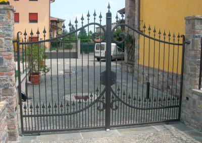 CANCELLO-CON-DOPPIE-CIMASE-MARTELLATE