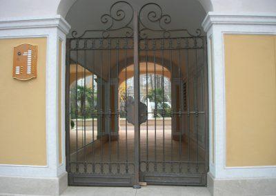 CANCELLO-CON-OVALI-E-FASCETTE