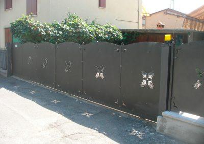 CANCELLO-CON-PANNELLI-IN-TAGLIO-LASER