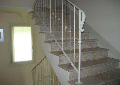 PARAPETTO-SCALA-VERNCIATO-AVORIO